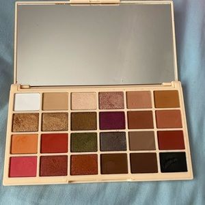 ❤️3/$15 Makeup Revolution SophX eyeshadow palette